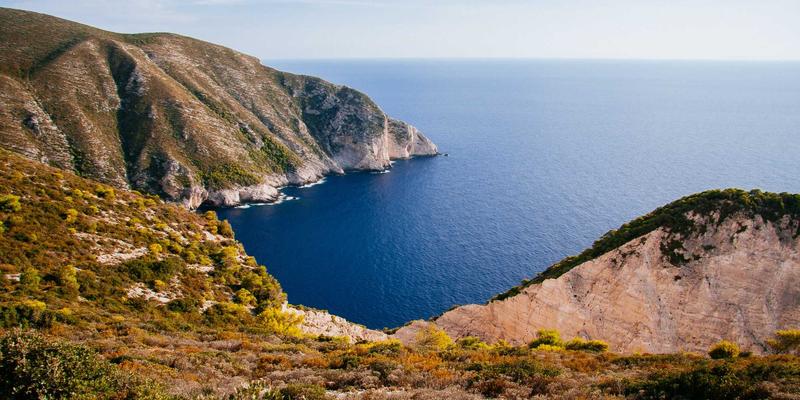 AZL商店在线购物新趋势：独立艺术家合作款家居品的收藏价值解析